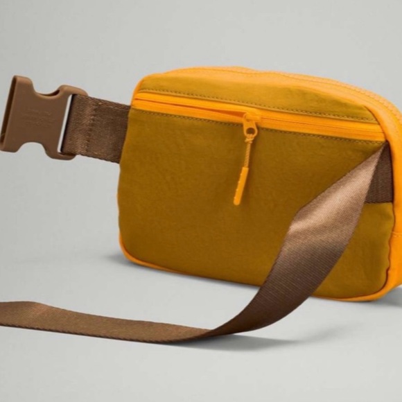 Lululemon OG Everywhere Belt Bag Gold Spice /
Clementine 1L EUC - Picture 6 of 7